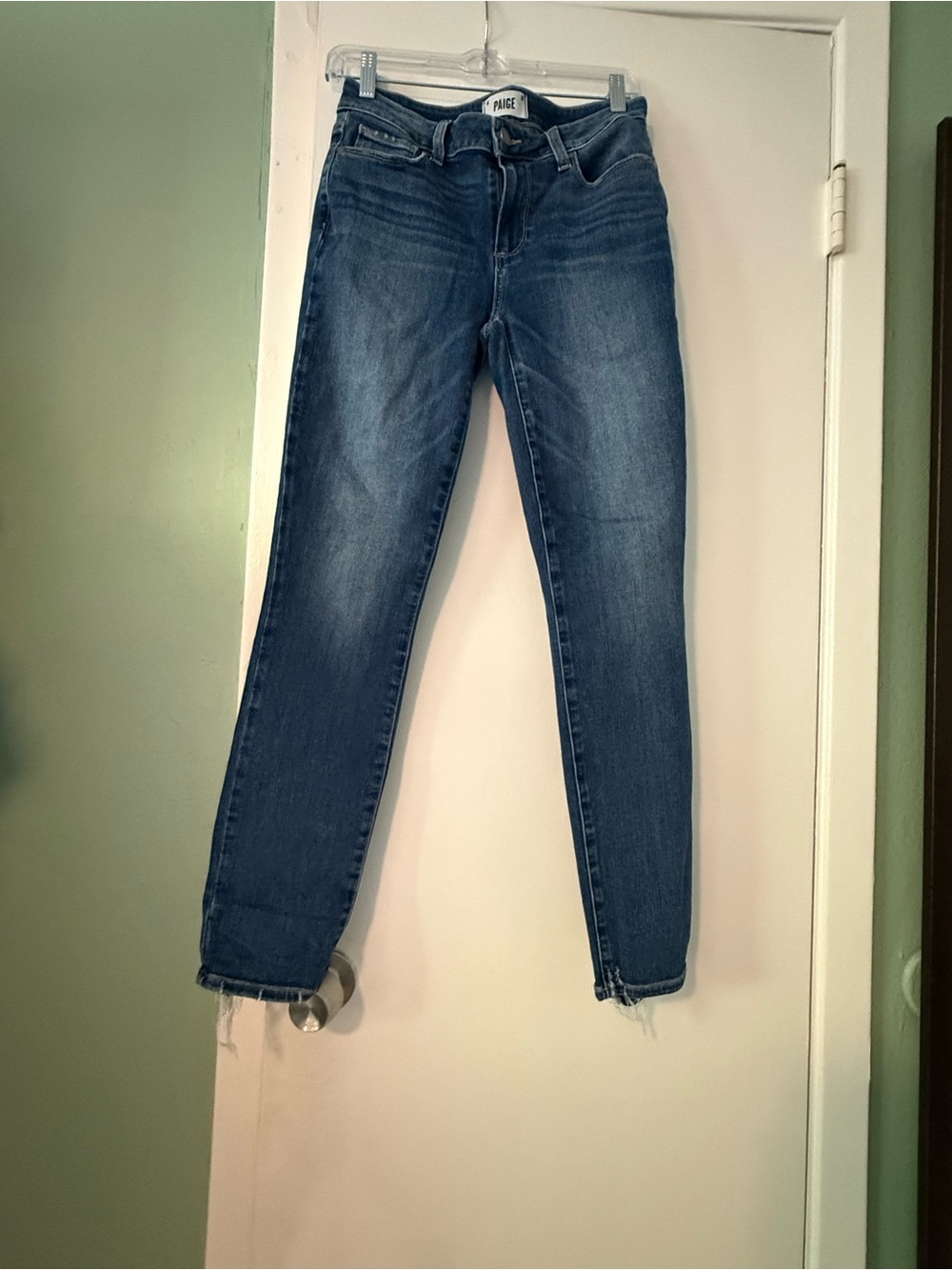 PAIGE Skinny Jeans in Medium Wash Blue size 27